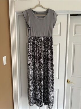 Gray Ribbed Top Maxi Dress with Black & White Leopard Skirt with pockets
